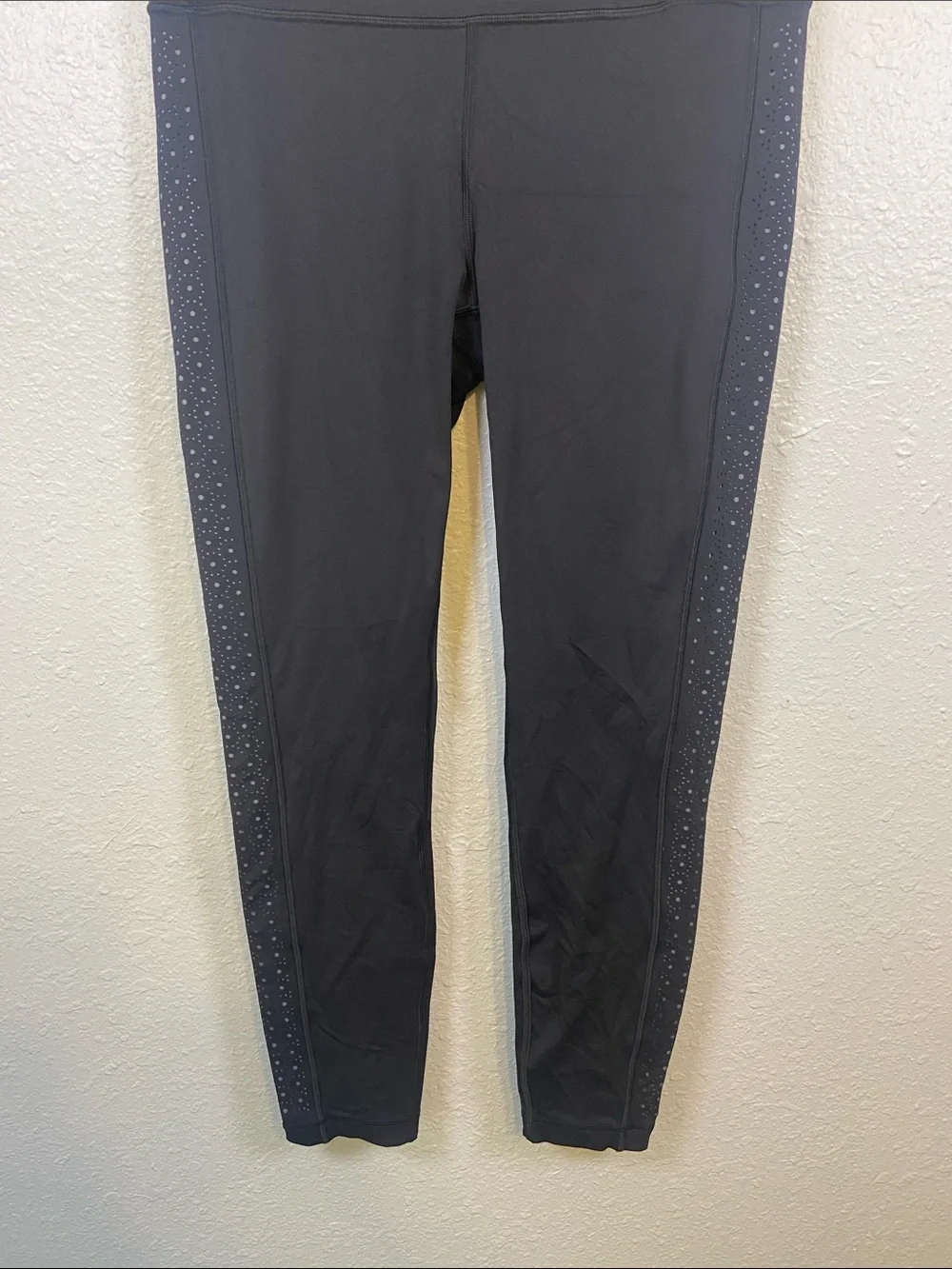 Lululemon Black & Gray Color Me Quick 7/8 Tight Athletic Pants Leggings Size 8